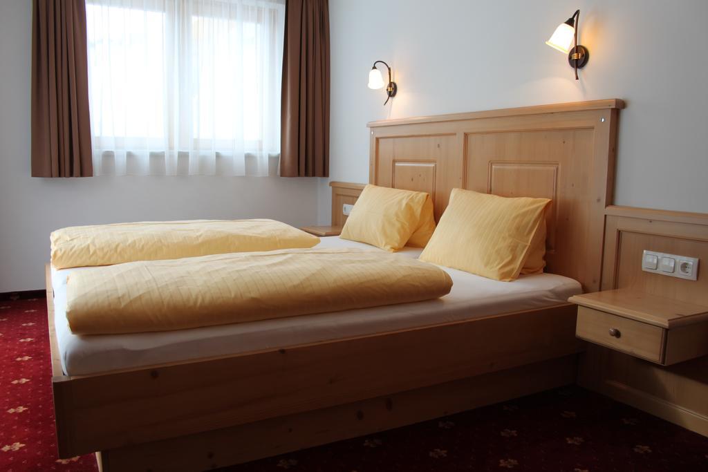 Hotel Garni Dorfblick Sankt Anton am Arlberg Pokoj fotografie
